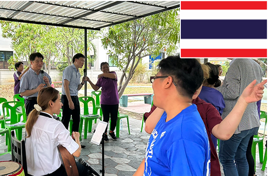 タイのパートナーとの集合写真